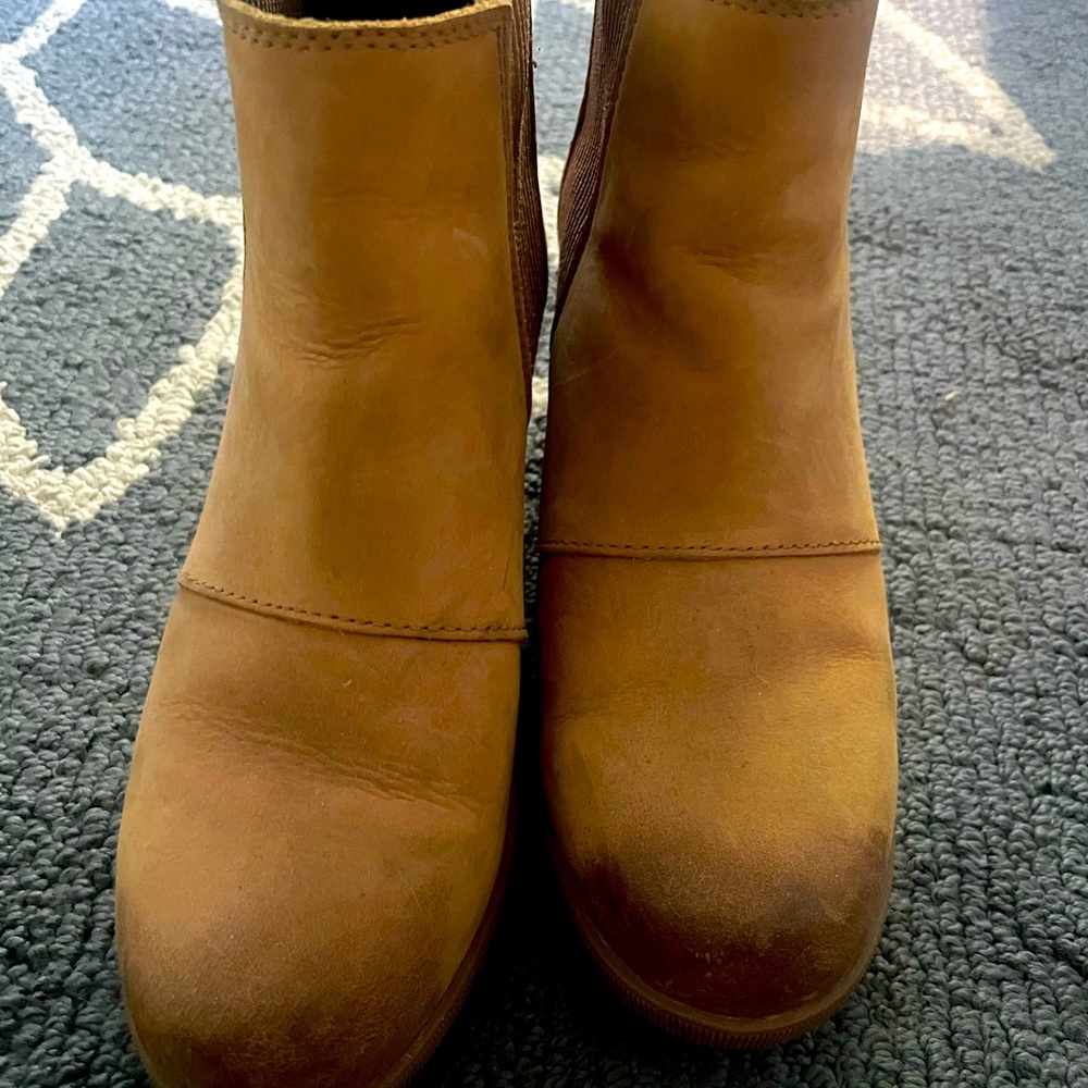 Sorel booties size 6.5